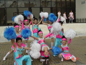 「梅門小俠功夫啦啦隊」演出。