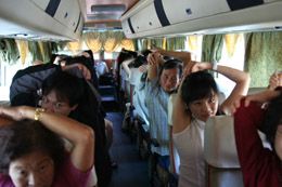 伸伸腰呀！動動手！車上伸展操。的