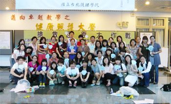林綺雲教授率領所有學員宣誓成為自殺防治守門人。