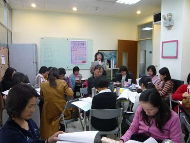 「課程設計」說明會上，老師們熱烈的討論。