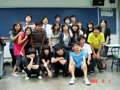第六、七屆學生會幹部群與課指組師長合影留念