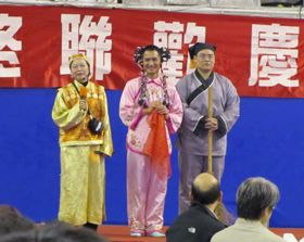 秘書室的「戲鳳」演出。
