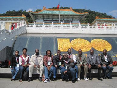 文化之旅–攝於故宮博物院前。