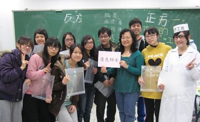 與四三B優良辯士合影。