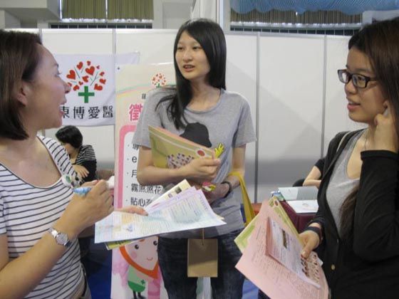 向同學說明職場工作內容