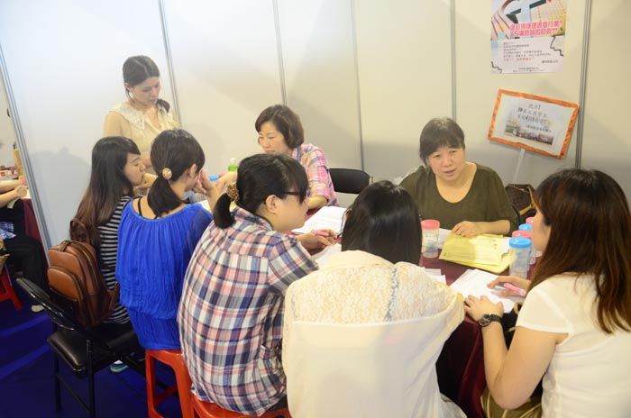 企業與同學互動