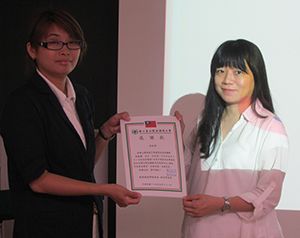 黃嘉韻老師與林淑雯組長
