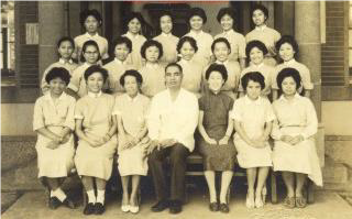 962年第六屆公共衛生護士訓練班（朱寶鈿教授：第一排右三）