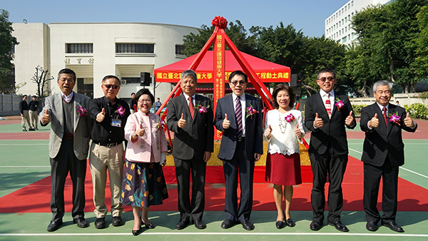 謝楠楨校長主典及陪典者合影