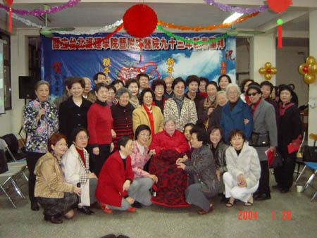 朱前校校友、舊屬齊聚首，感恩祝賀聲中暢談今昔