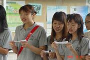 學生會代表以感恩的心獻上祝福