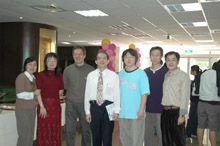 葉主秘、通識中心黃主任與作者群。